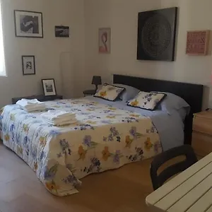 https://chiara-room.it-tuscanyhotel.com